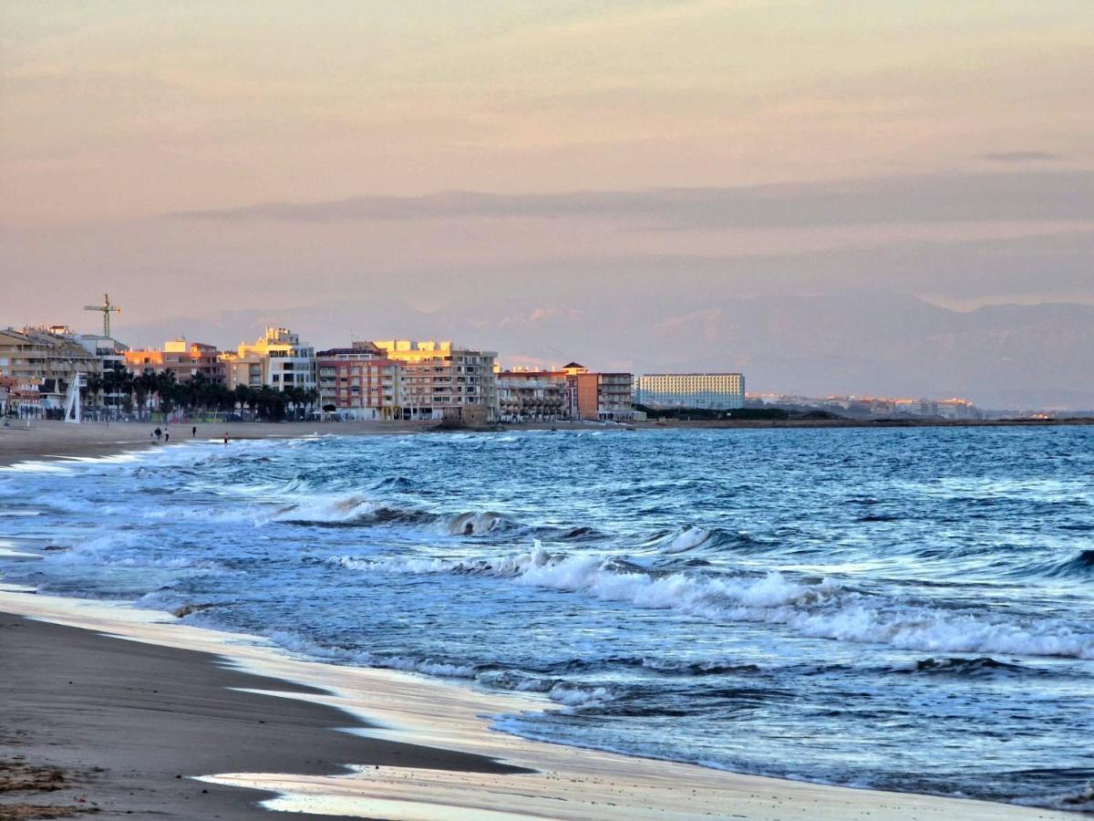 Cozy Apartment With Sea View Torrevieja Buitenkant foto